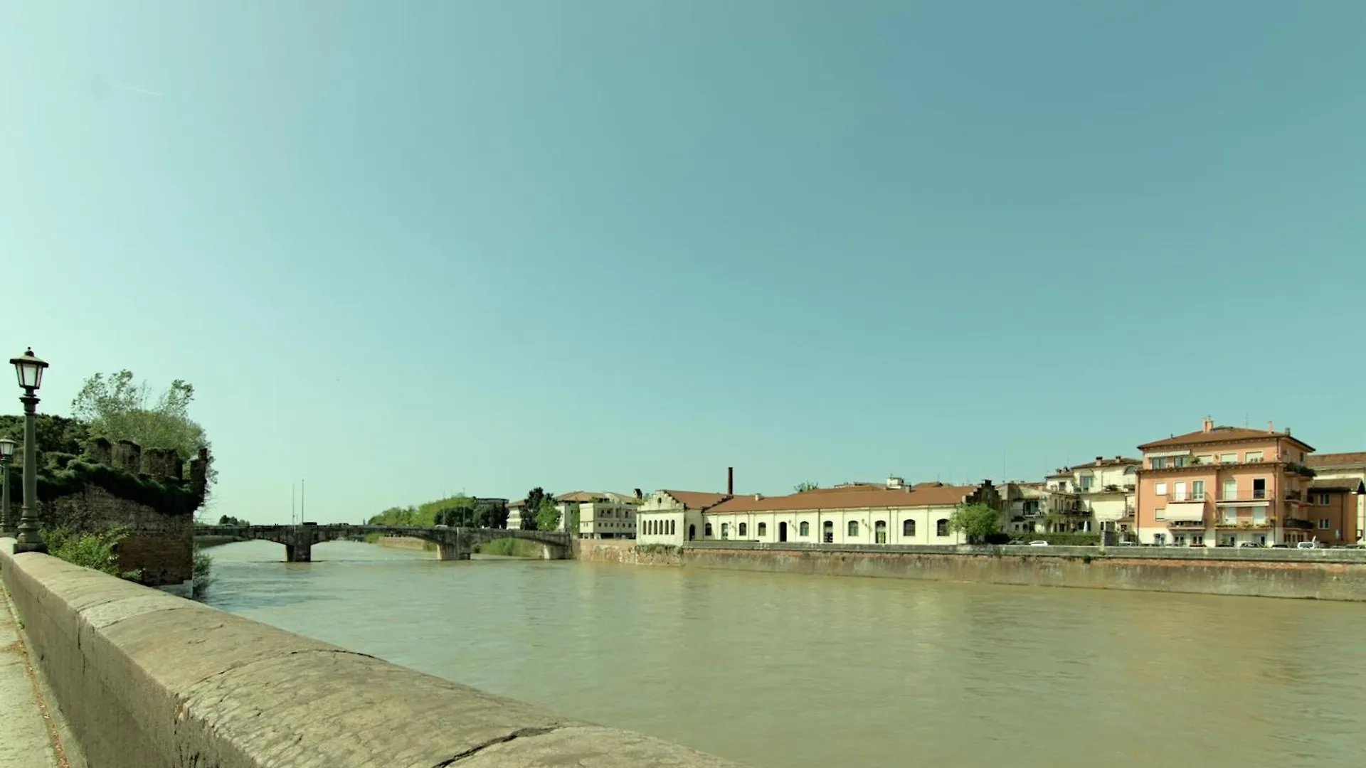 Apartment Atelier River Charm Near Adige, Center & Game Room Verona