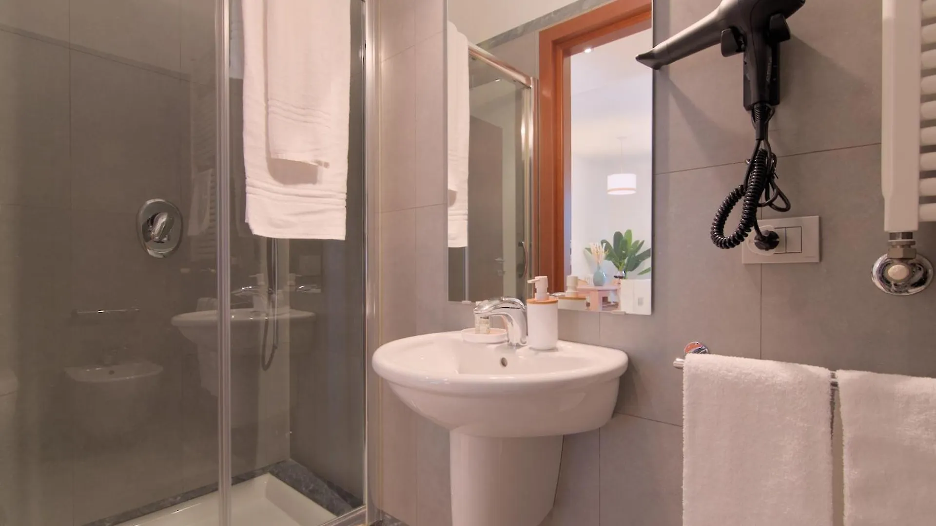 Apartment Atelier River Charm Near Adige, Center & Game Room Verona