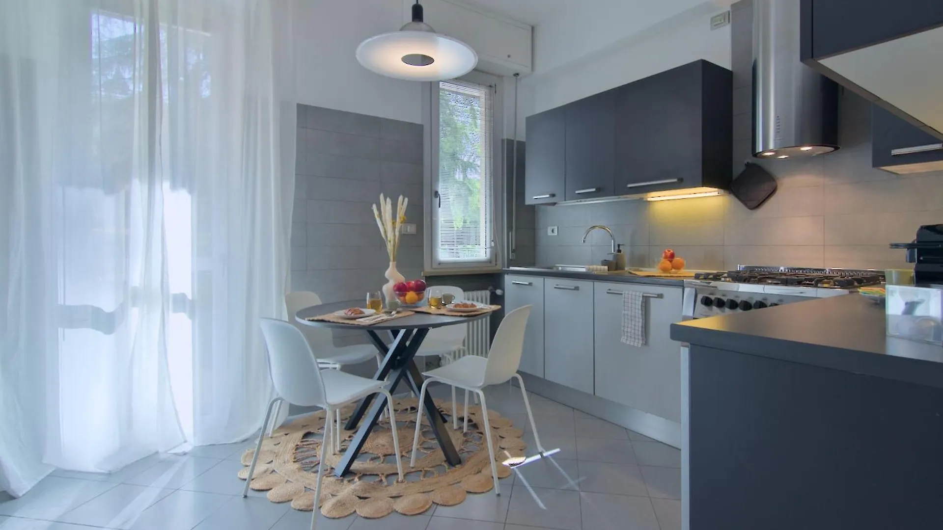 Atelier River Charm Near Adige, Center & Game Room Βερόνα