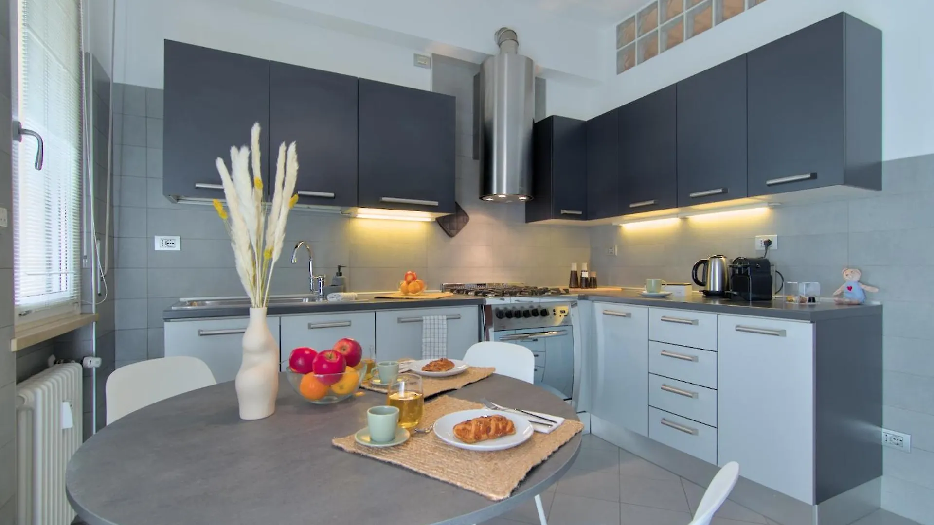 Atelier River Charm Near Adige, Center & Game Room Βερόνα